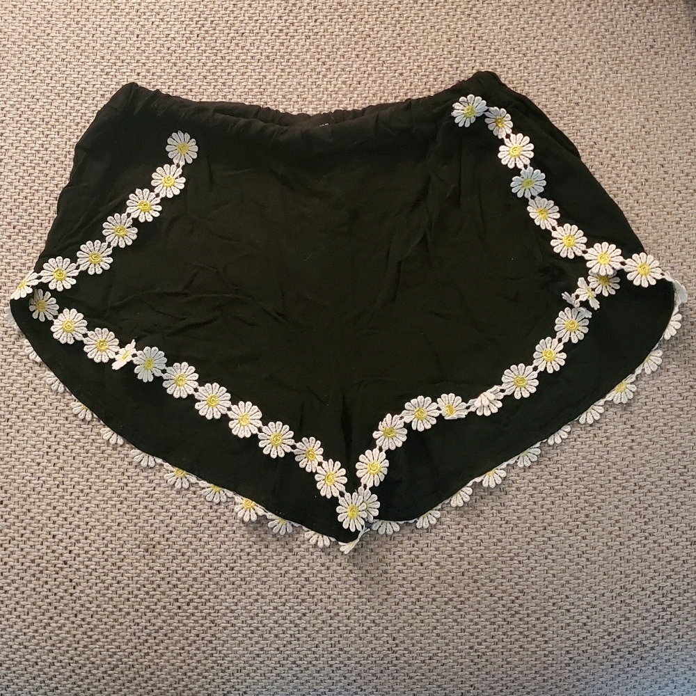 Short Embroidery Marguerite Flowers size S